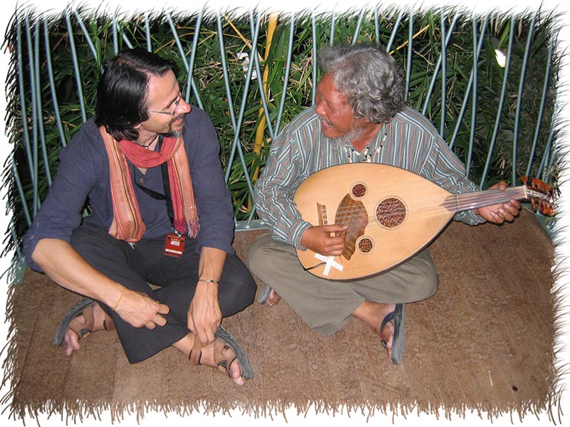Avec un musicien laotien et le oud