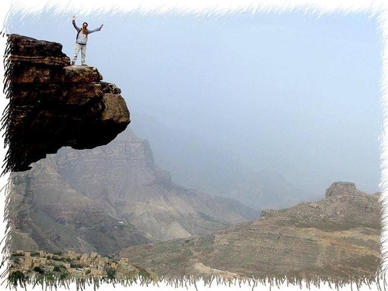 Sur le rocher en montagne Yémen